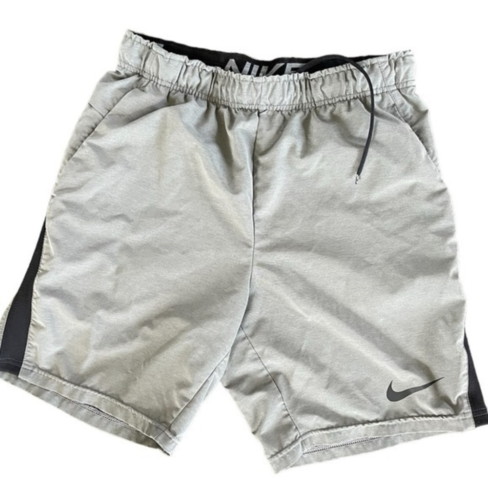 NIKE DriFit Shorts Dark Grey Heather Black Pockets Swoosh Performance Small - Picture 1 of 5